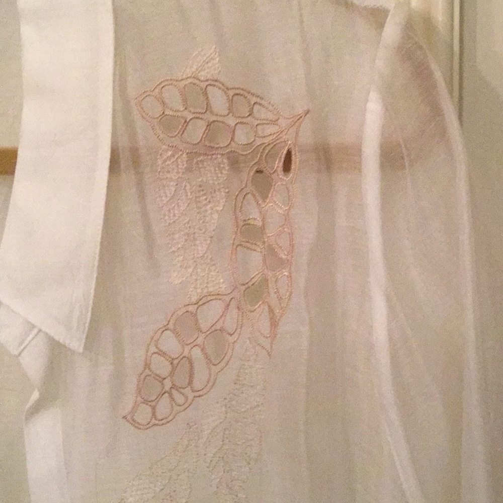 NIC AND ZOE  Beautiful sheer shirt!  NWT